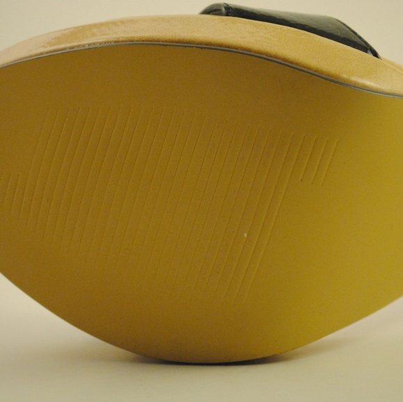 Women's High Heels - Picture 3 of 3